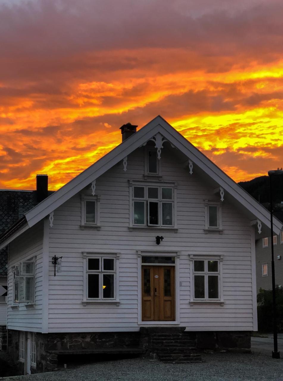 Kløver Hotel Sauda Eksteriør billede
